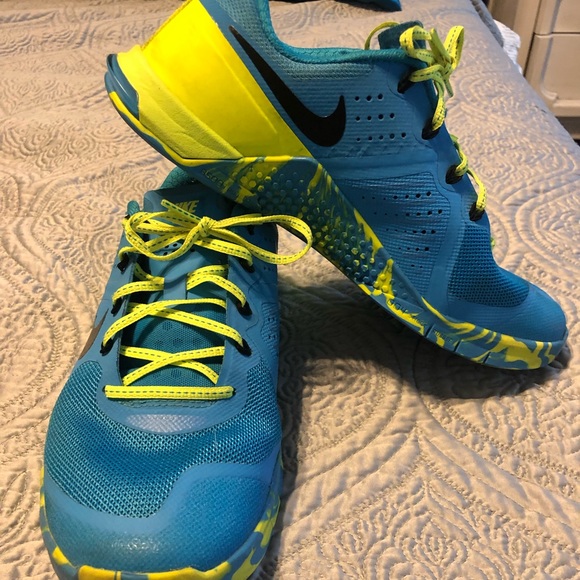 Nike Shoes - Nike Metcon 2 Womans